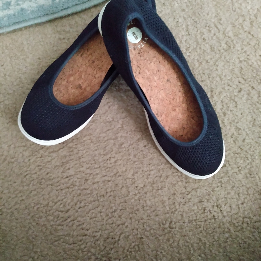 Shoes - Picture 2 of 3